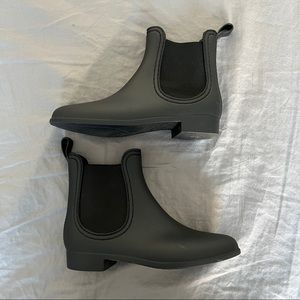 EUC Report Slicker Chelsea Rain Booties - Matte Black